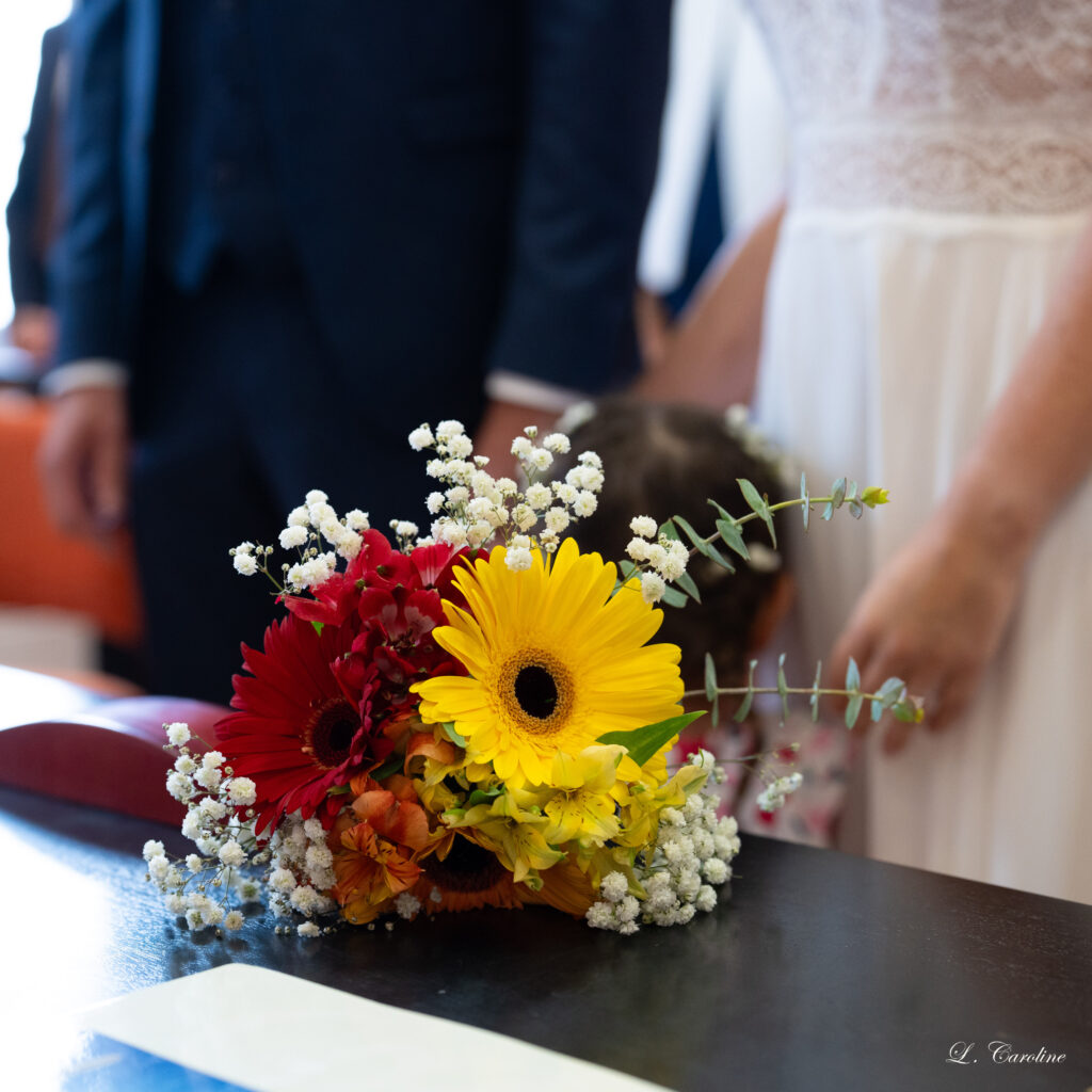 Bouquet de la marié fleur jaune et rouge