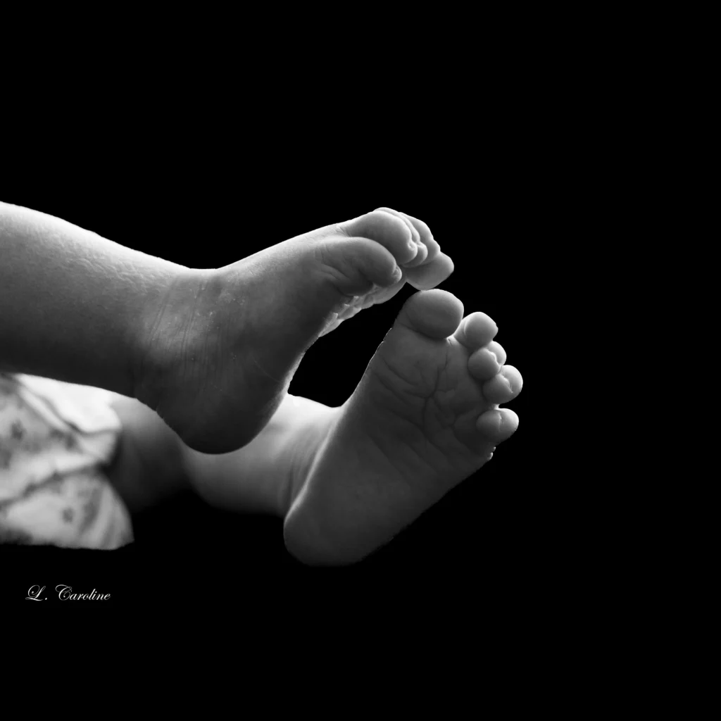 photographe-nouveau-ne-pays-basque-1 Détail pied Nouveau-né photographié à domicile au Pays basque