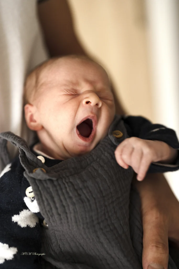 photographe-nouveau-ne-pays-basque-1 <br />
Photo nouveau-né par MCM Photographe- Pays basque