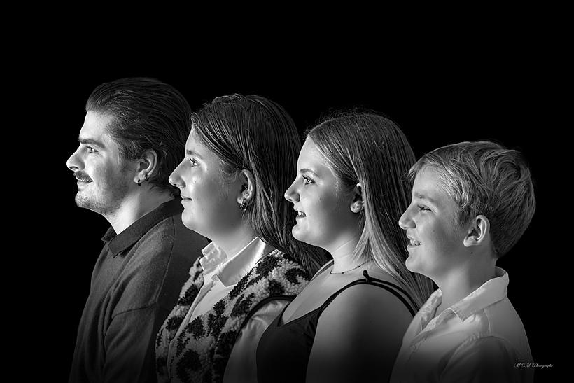 Portrait de famille en noir et blanc