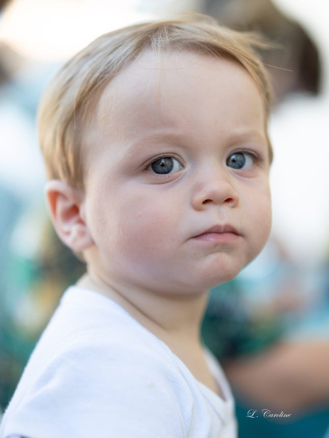 Portrait d'enfant en couleur, séance famille