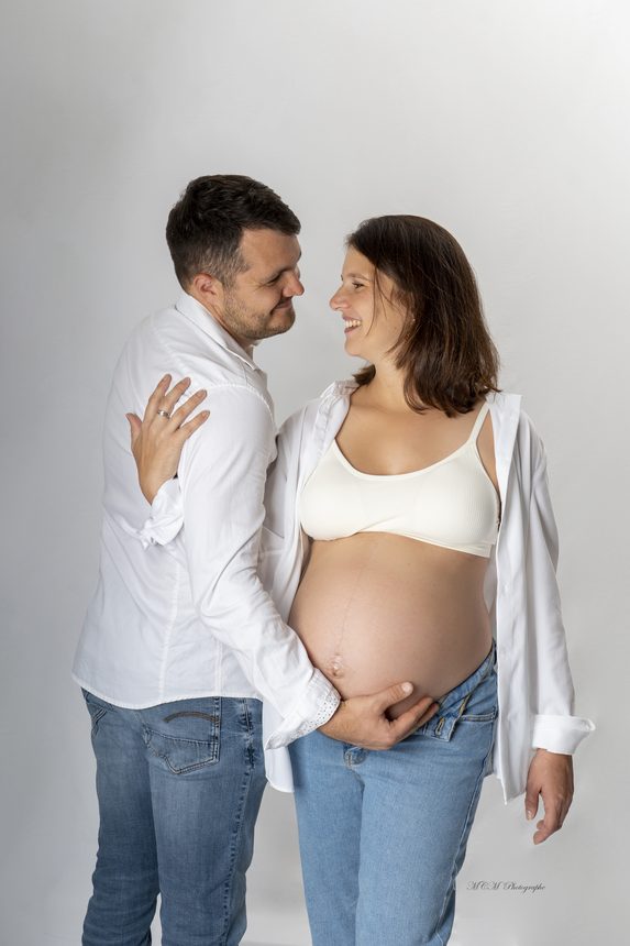Grossesse : couple, tendresse