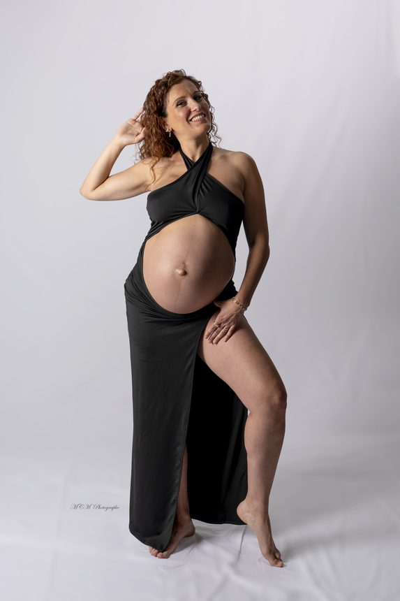 Grossesse : robe noire élégante