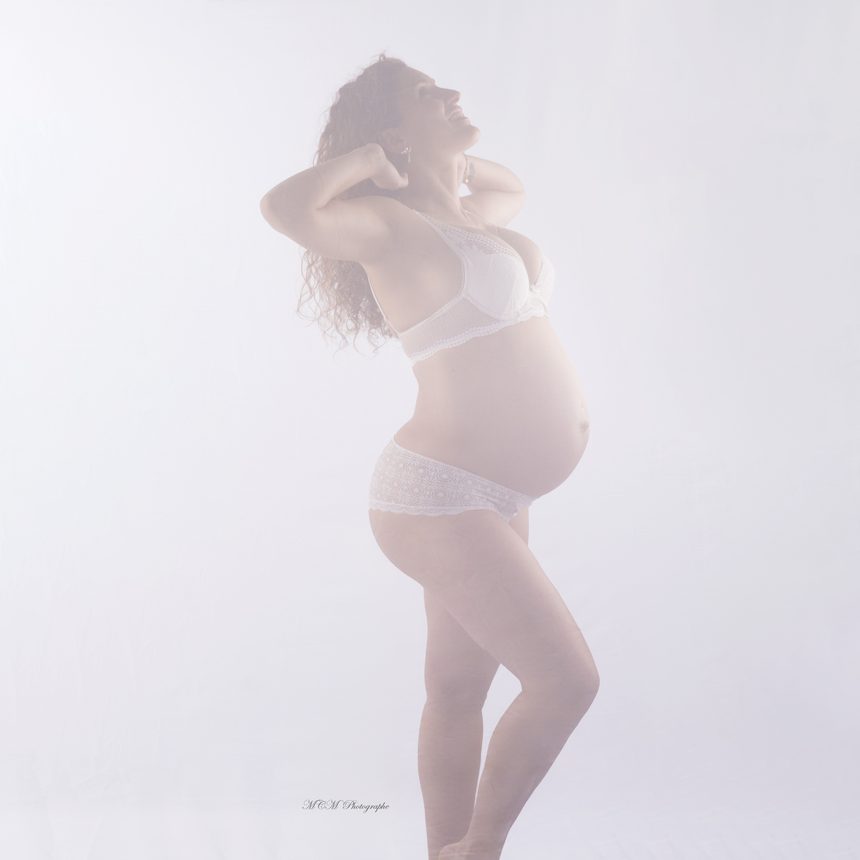 Grossesse : silhouette en lumière